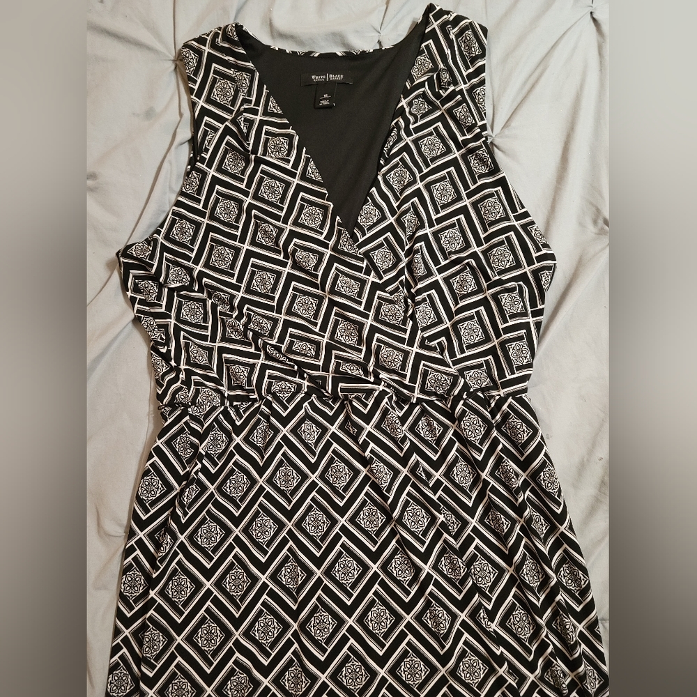 White house black market spring geometric design sleeveless size 12 dress